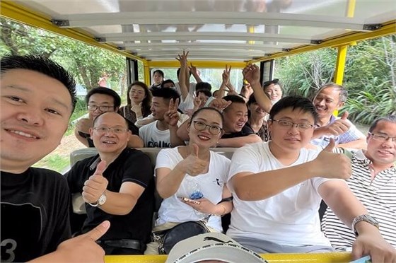 秋高氣爽，大家跟隨艾思捷一起團建去呀