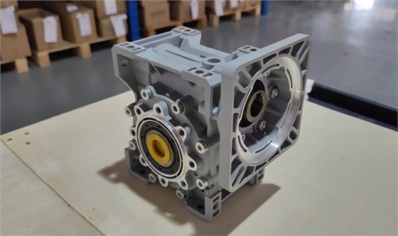 SJMRV040蝸輪蝸桿減速機實物圖.jpg SJMRV040蝸輪蝸桿減速機實物圖.jpg