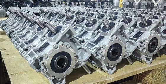 11月正忙，艾思捷雙軸輸入蝸輪減速機SJMRV050-30-AB發貨 (2).jpg