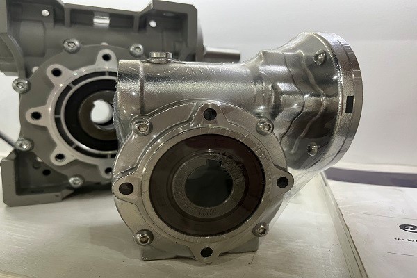 上海艾思捷推薦一款高溫熱環境減速電機 (2).jpg