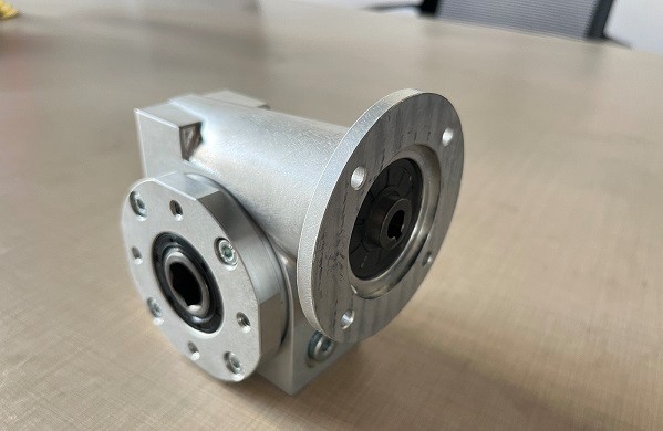 線體輸送、倍速鏈輸送線上用不銹鋼蝸輪蝸桿減速機 (3).jpg